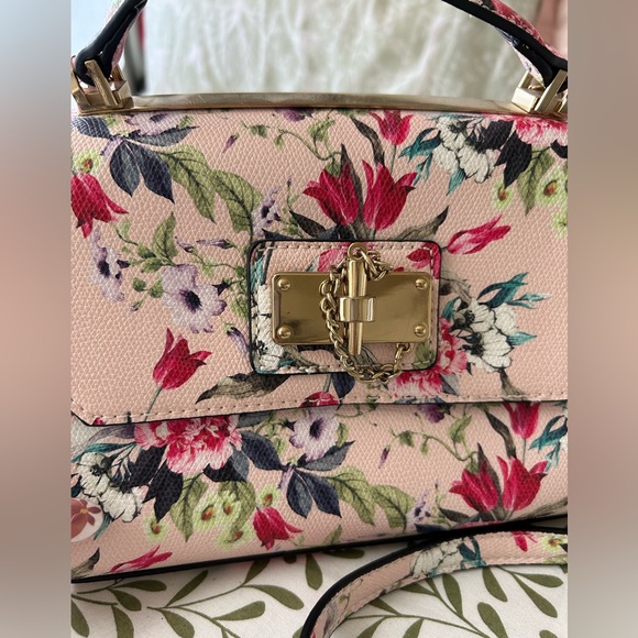 Also floral purse - Picture 2 of 7